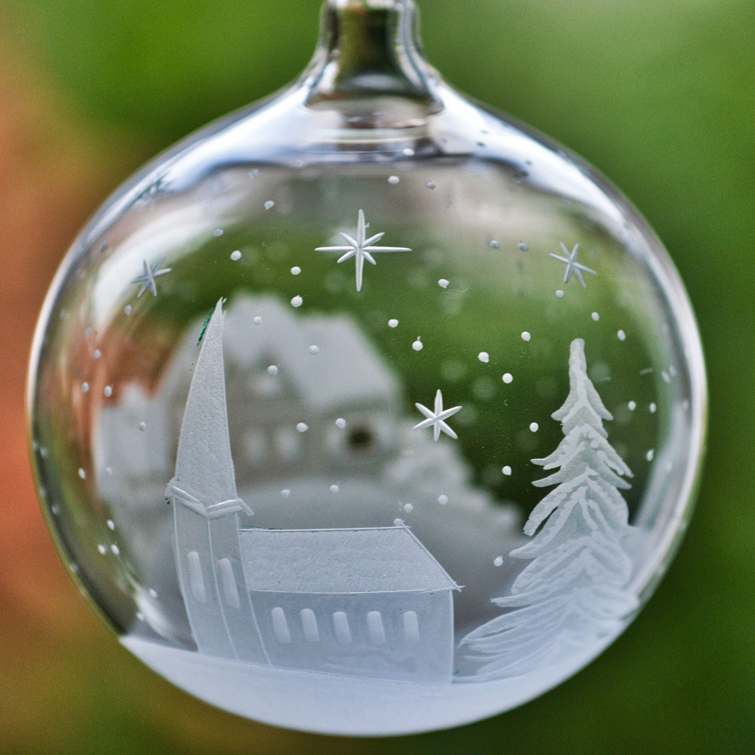 Glaskugel Winterlandschaft mit Kirche und Dorf