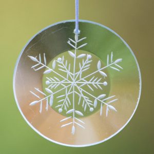 Glasanhänger "zarte Schneeflocke" rund