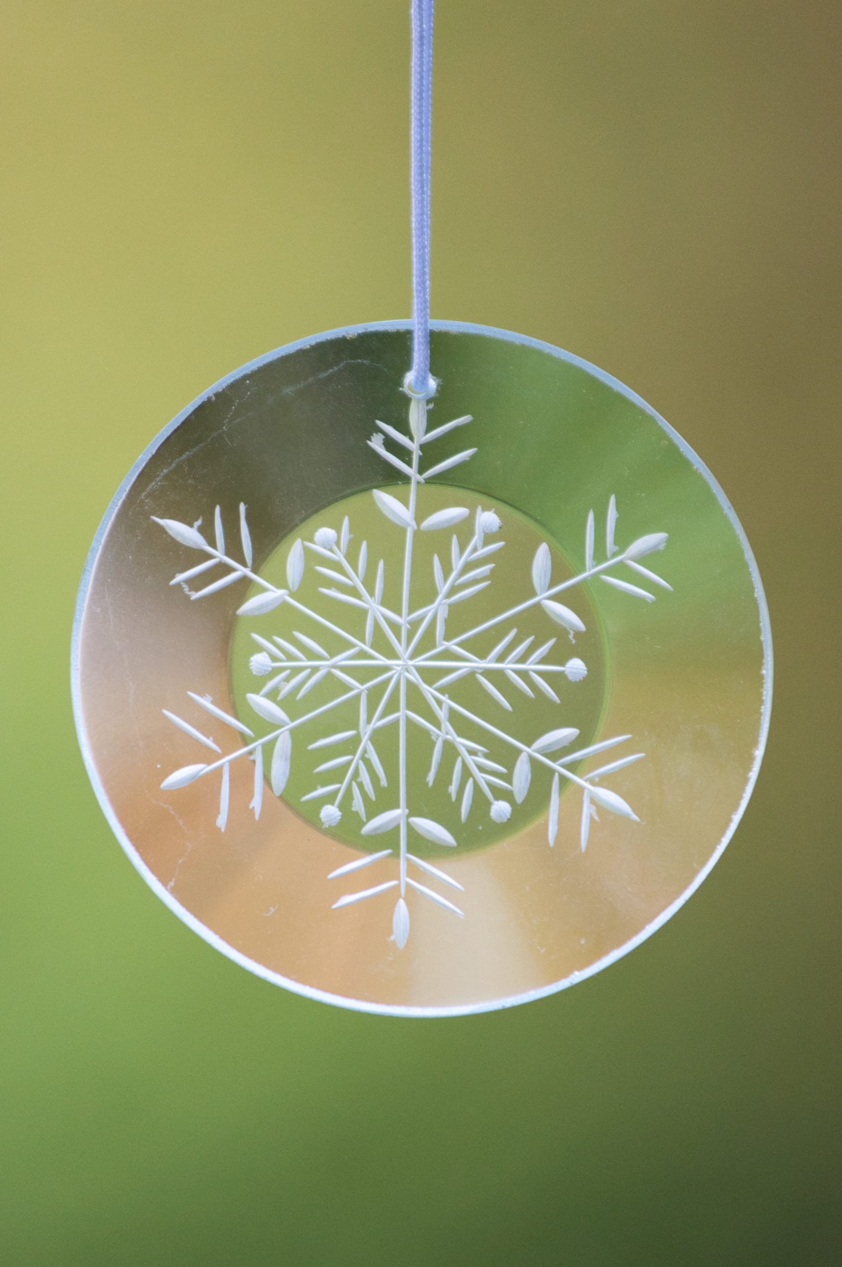 Glasanhänger "zarte Schneeflocke" rund