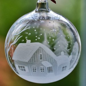 Glaskugel Winterlandschaft mit Chalet